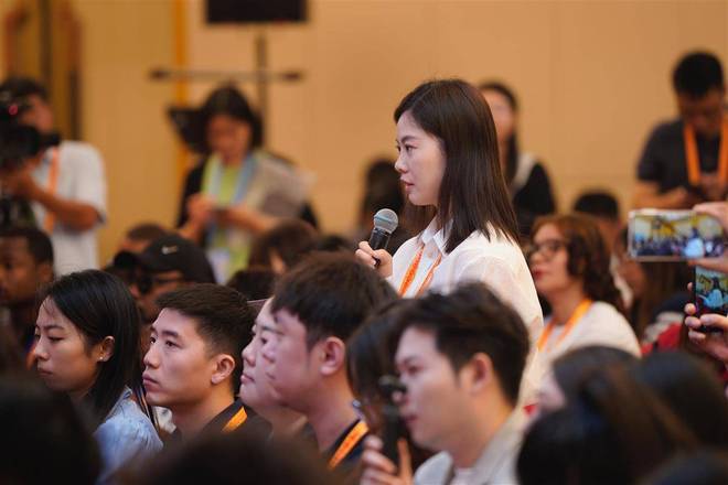报记者提问美中航空遗产基金会主席阅兵倒计